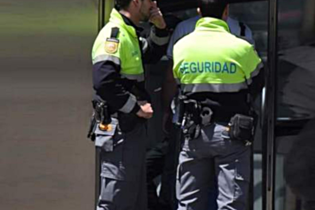 Puede un vigilante de seguridad o policía trabajar en España con